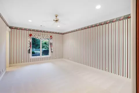 Bedroom - 13276 Tierra Heights Rd, Redding, CA 96003 photo 2 of 2