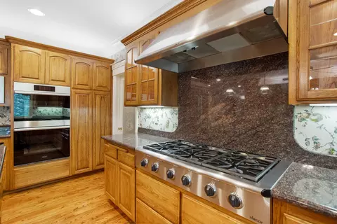 Kitchen - 13276 Tierra Heights Rd, Redding, CA 96003 photo 4 of 5