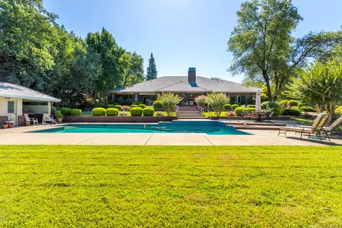 Exterior - 13276 Tierra Heights Rd, Redding, CA 96003 photo 10 of 21