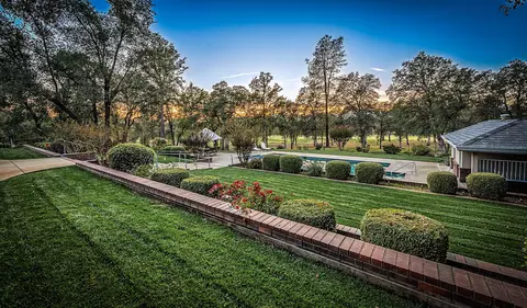 Exterior - 13276 Tierra Heights Rd, Redding, CA 96003 photo 3 of 21