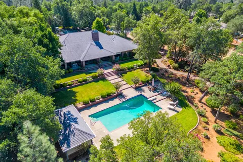 Exterior - 13276 Tierra Heights Rd, Redding, CA 96003 photo 4 of 21
