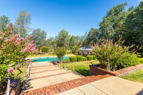 Exterior - 13276 Tierra Heights Rd, Redding, CA 96003 photo 7 of 21
