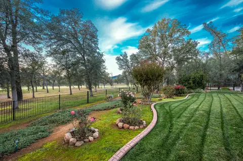 Exterior - 13276 Tierra Heights Rd, Redding, CA 96003 photo 19 of 21