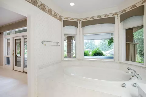 Bath - 13276 Tierra Heights Rd, Redding, CA 96003 photo 3 of 6