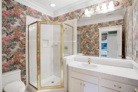 Bath - 13276 Tierra Heights Rd, Redding, CA 96003 photo 5 of 6