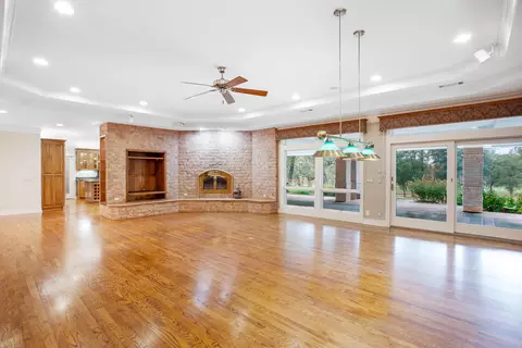 Living - 13276 Tierra Heights Rd, Redding, CA 96003 photo 3 of 4
