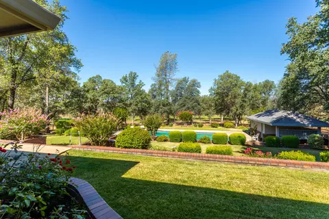 Exterior - 13276 Tierra Heights Rd, Redding, CA 96003 photo 8 of 21