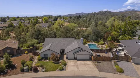3887 Andes Dr, Redding, CA 96001
