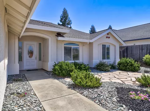 587 Fair Hill Dr, Redding, CA 96003 photo 4