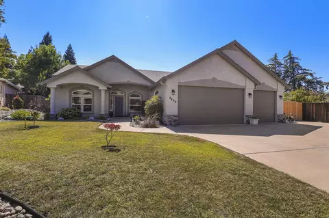 3450 Woodbury Ct, Redding, CA 96002