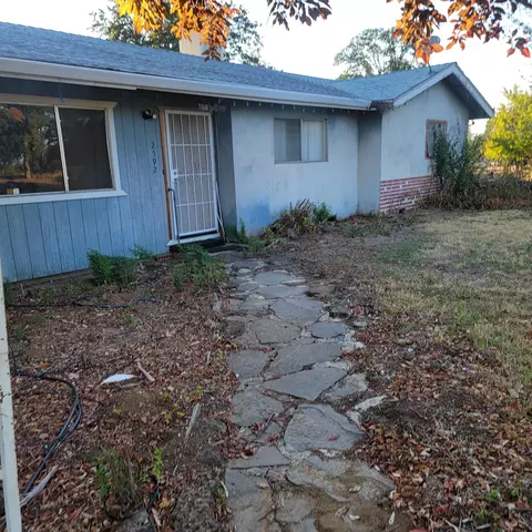 2592 Old Oregon Trl, Redding, CA 96003