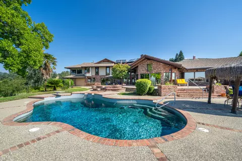 910 River Bend Rd, Redding, CA 96003 photo 4