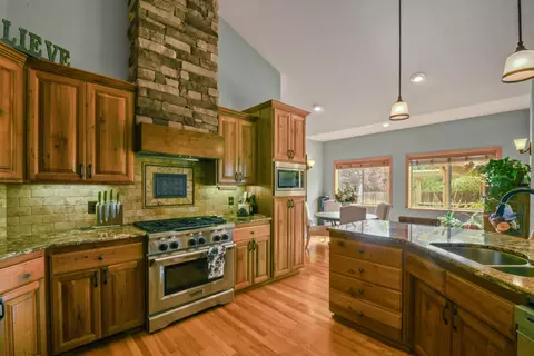 19371 Lexington Ln, Redding, CA 96003 photo 3