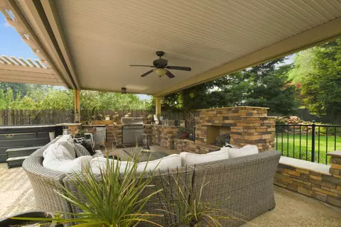 19371 Lexington Ln, Redding, CA 96003 photo 4