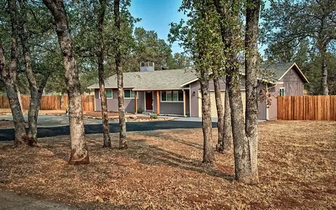 20380 Gibson Ct, Redding, CA 96002
