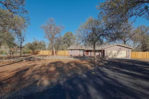 20380 Gibson Ct, Redding, CA 96002 photo 2