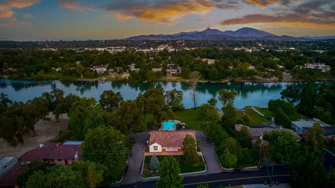 3288 Wilshire Dr, Redding, CA 96002 photo 2