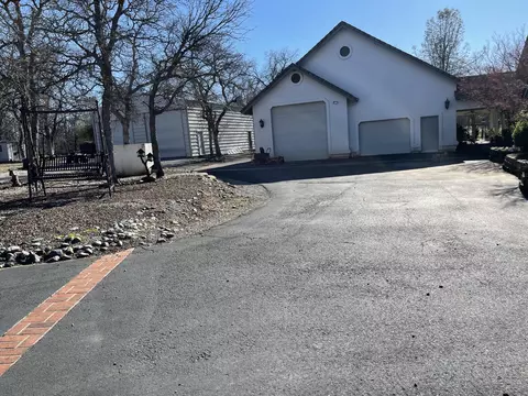 8183 Whispering Oaks Rd, Redding, CA 96002 photo 3