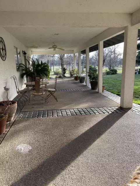 8183 Whispering Oaks Rd, Redding, CA 96002 photo 4