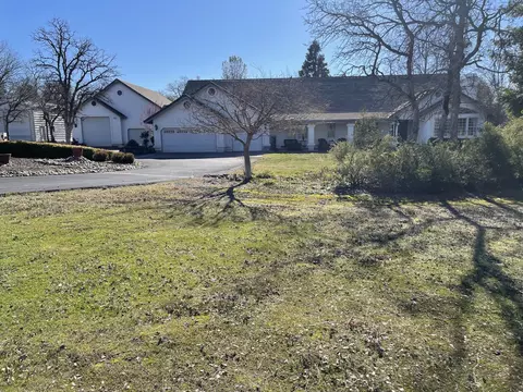 8183 Whispering Oaks Rd, Redding, CA 96002 photo 2