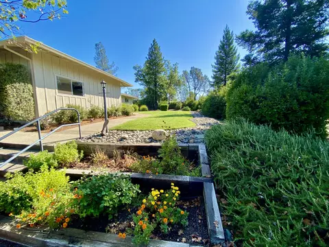 18235 Ranchera Rd, Shasta Lake, CA 96019