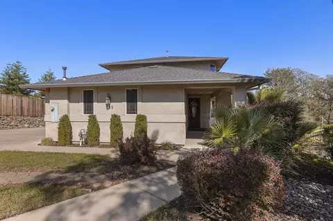 715 Bodenhamer Blvd, Redding, CA 96003