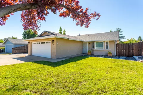 808 Springer Dr, Redding, CA 96003 photo 2