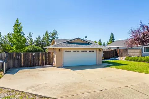 808 Springer Dr, Redding, CA 96003 photo 4