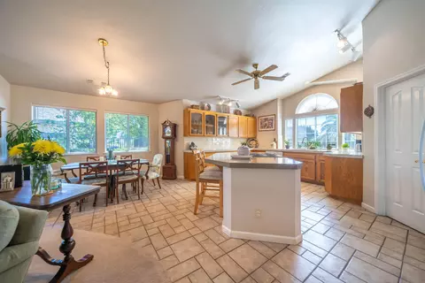 11537 Wales Ct, Redding, CA 96003 photo 6