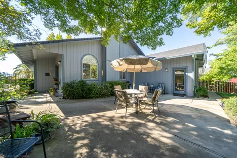 11537 Wales Ct, Redding, CA 96003 photo 2