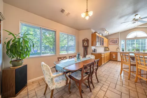11537 Wales Ct, Redding, CA 96003 photo 11
