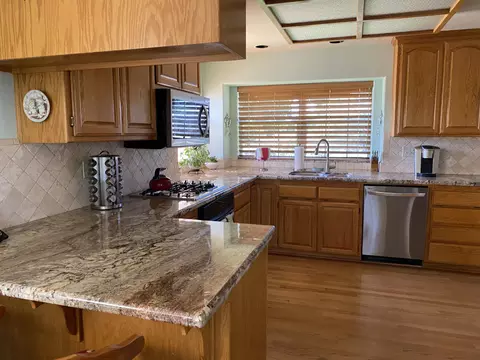 323 River Park Dr, Redding, CA 96003 photo 4
