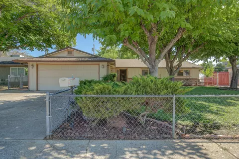 3305 Adams Ln, Redding, CA 96002 photo 4
