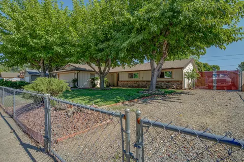 3305 Adams Ln, Redding, CA 96002 photo 5