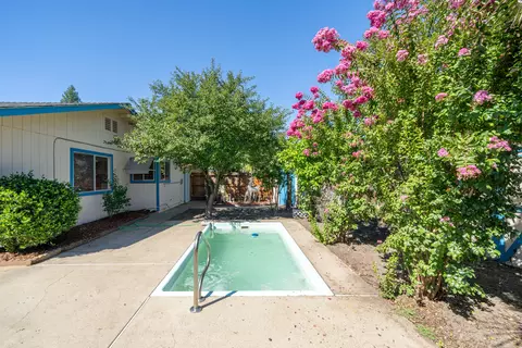 1071 Camelot Ct, Redding, CA 96003 photo 23