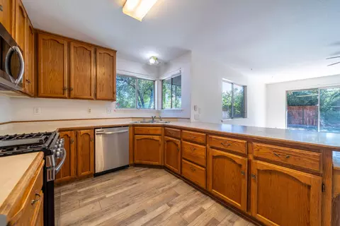 1071 Camelot Ct, Redding, CA 96003 photo 8