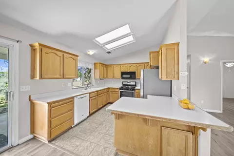 4464 Rose Terrace Dr, Redding, CA 96001 photo 4