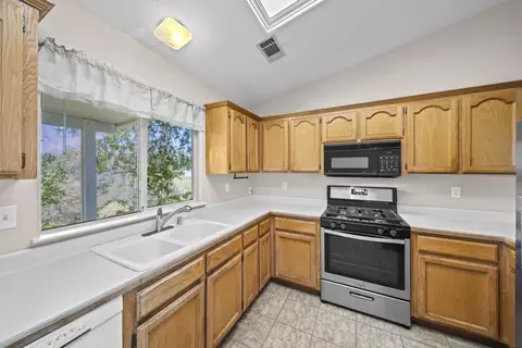 4464 Rose Terrace Dr, Redding, CA 96001 photo 5