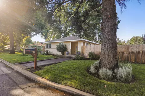 3372 Riverside Dr, Anderson, CA 96007
