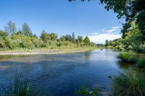 8827 Deschutes Rd, Palo Cedro, CA 96073