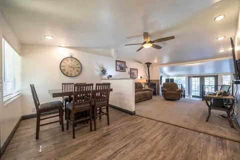 7027 Primrose Ln, Redding, CA 96002 photo 5