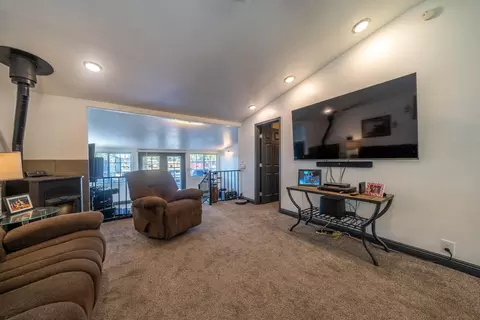 7027 Primrose Ln, Redding, CA 96002 photo 9
