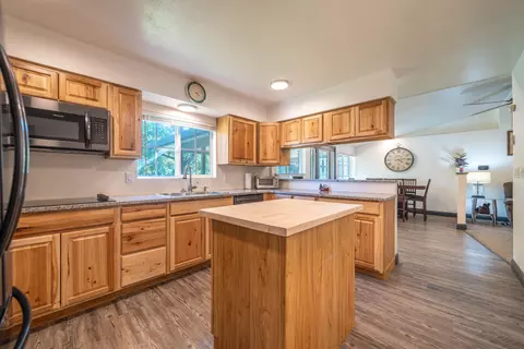 7027 Primrose Ln, Redding, CA 96002 photo 13