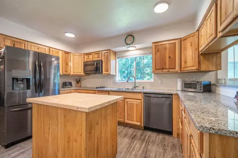7027 Primrose Ln, Redding, CA 96002 photo 12