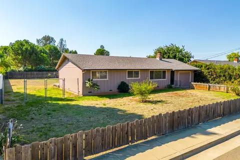 2251 Suzette Ave, Redding, CA 96002
