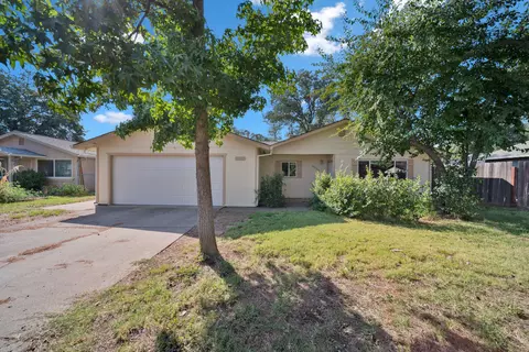 2660 Rainbow Ln, Redding, CA 96002