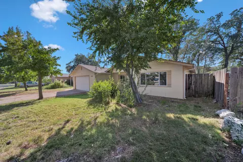 2660 Rainbow Ln, Redding, CA 96002 photo 2