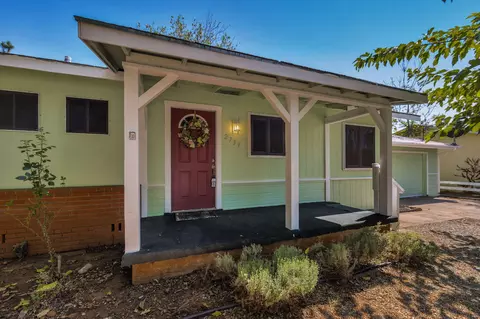 2739 Irwin Rd, Redding, CA 96002