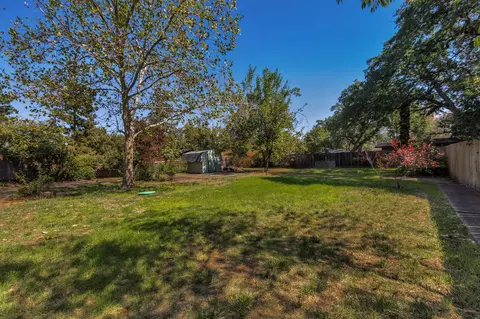 2739 Irwin Rd, Redding, CA 96002 photo 23