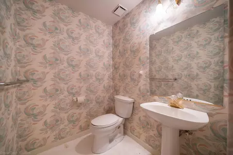 1672 Saint Andrews, Redding, CA 96003 photo 7